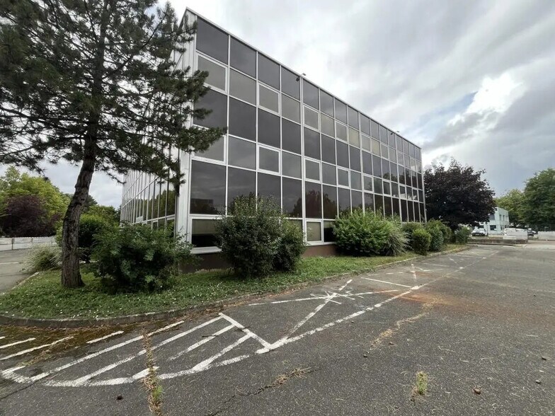 Industriel/Logistique dans Buc à louer - Photo de l’immeuble – Image 2 sur 6