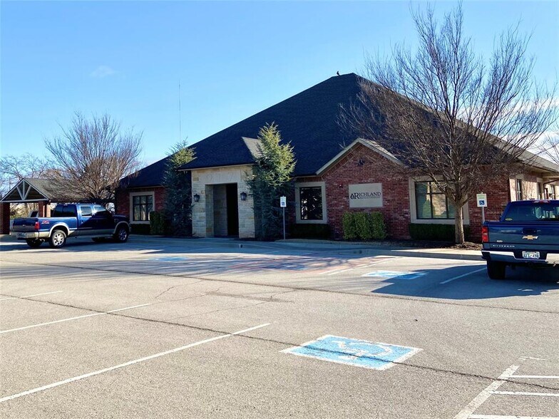 917 Cedar Lake Blvd, Oklahoma City, OK à louer - Photo de l’immeuble – Image 3 sur 18