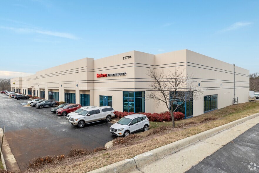 22704 Commerce Center Ct, Sterling, VA à louer - Photo de l’immeuble – Image 2 sur 4