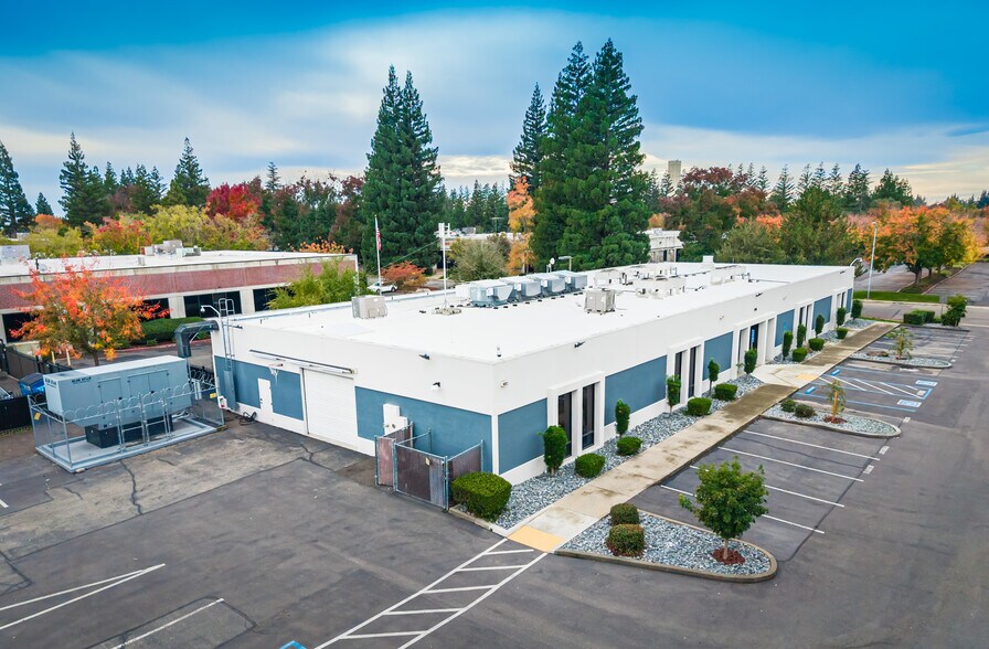2999 Gold Canal Dr, Rancho Cordova, CA à vendre - Photo de l’immeuble – Image 2 sur 5