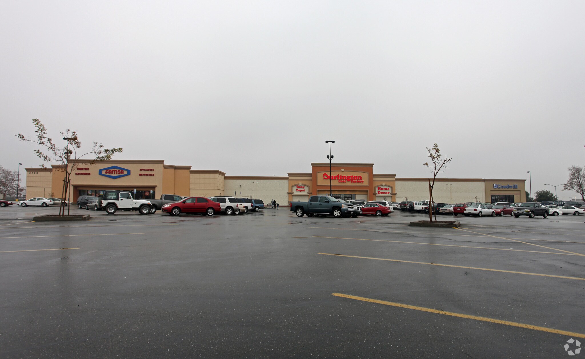 3702 E Hammer Ln, Stockton, CA à louer Photo principale– Image 1 sur 10