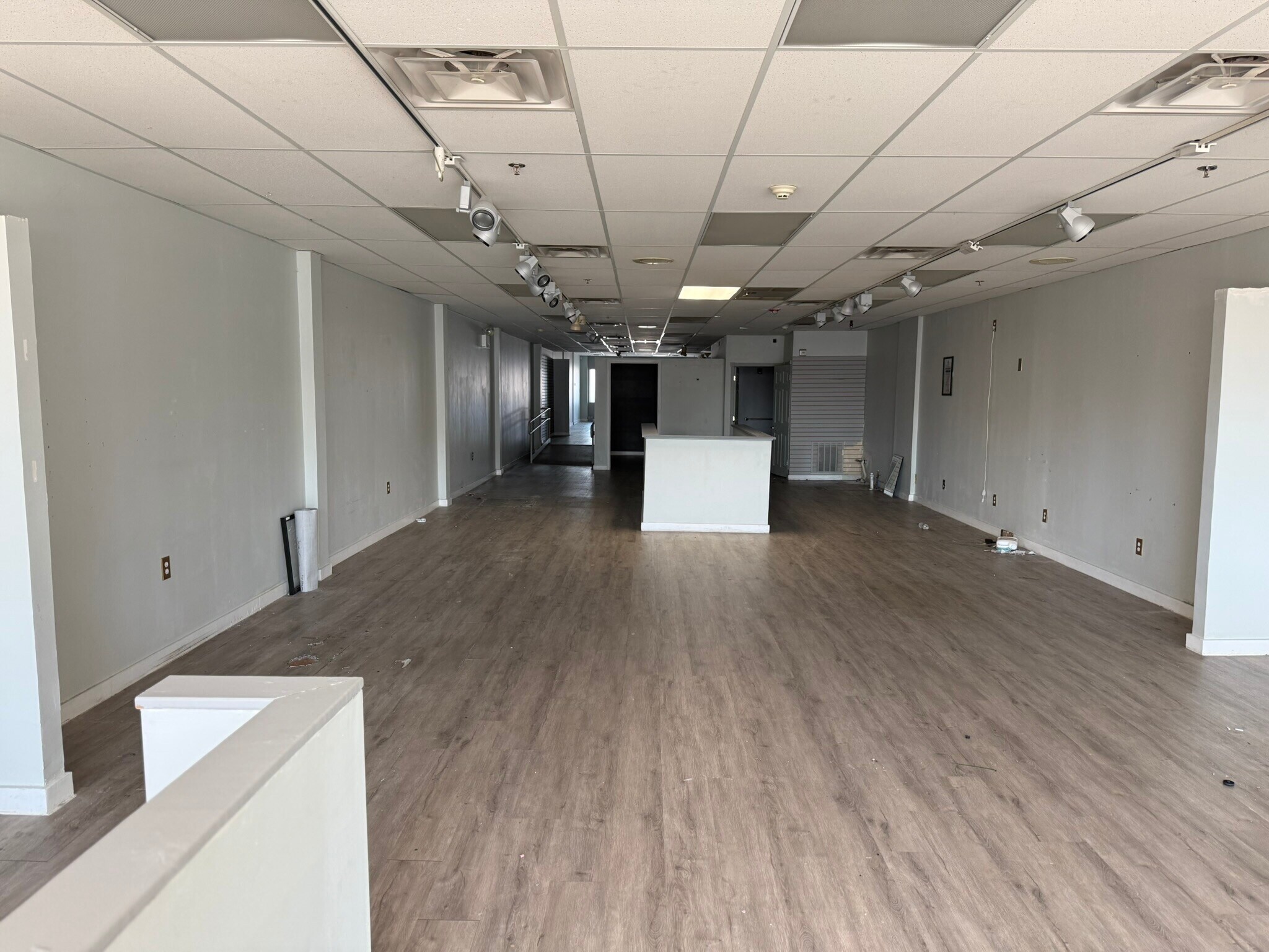 109-133 N York Rd, Willow Grove, PA à louer Photo principale– Image 1 sur 12