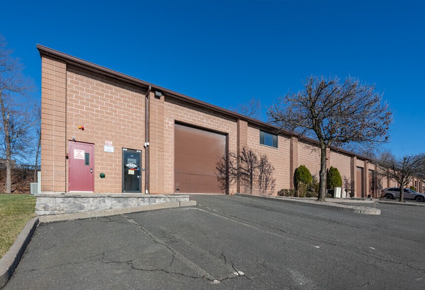 351 Spook Rock Rd, Suffern, NY à vendre - Photo de l’immeuble – Image 2 sur 22