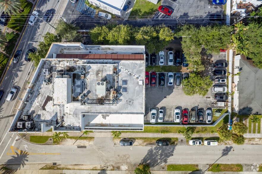 11077 Biscayne Blvd, North Miami, FL à louer - Photo de l’immeuble – Image 2 sur 2