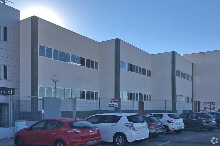 Avenida de la Reguera, 7, Móstoles, Madrid à vendre - Photo de l’immeuble – Image 2 sur 3