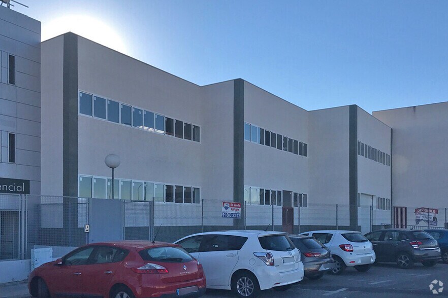 Avenida de la Reguera, 7, Móstoles, Madrid à vendre - Photo de l’immeuble – Image 2 sur 3