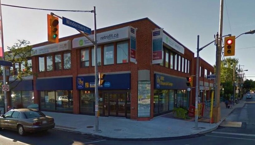 2323 Bloor St W, Toronto, ON à louer - Photo de l’immeuble – Image 1 sur 12