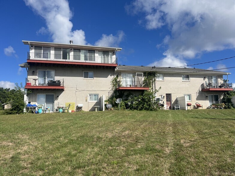 Hillview Apartments portefeuille de 3 biens à vendre sur LoopNet.fr - Photo de l’immeuble – Image 3 sur 5