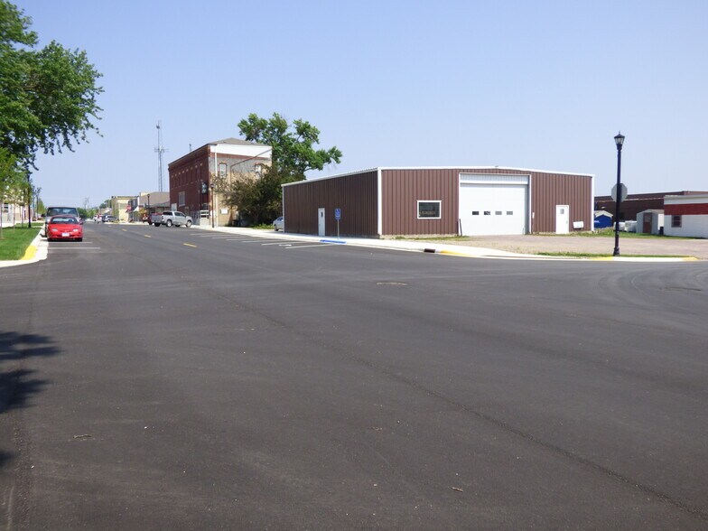 111 2nd St, Winthrop, MN à vendre - Photo de l’immeuble – Image 3 sur 9