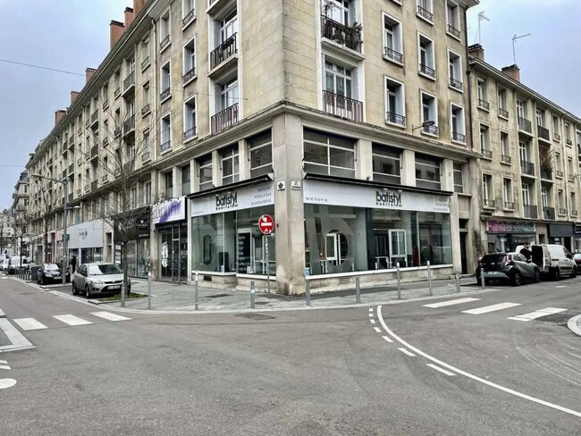 Plus de détails pour Local commercial à louer