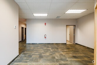 155-245 Av Avro, Pointe-claire, QC à louer Hall d’entrée– Image 2 sur 14