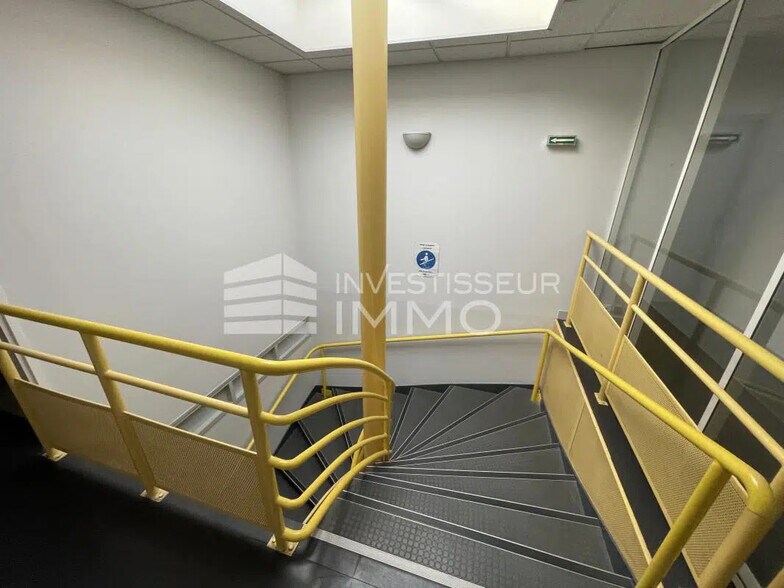 Local commercial dans Vulaines-sur-Seine à vendre - Photo intérieure – Image 2 sur 7