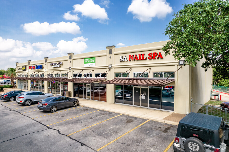 17700 San Pedro Ave, San Antonio, TX à louer - Photo de l’immeuble – Image 2 sur 9