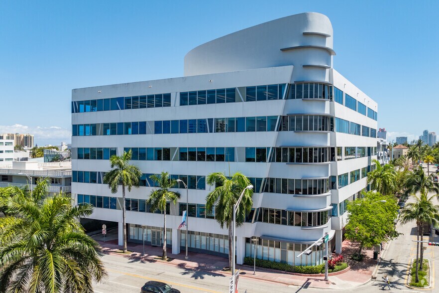 1691 Michigan Ave, Miami Beach, FL à louer - Photo de l’immeuble – Image 2 sur 22