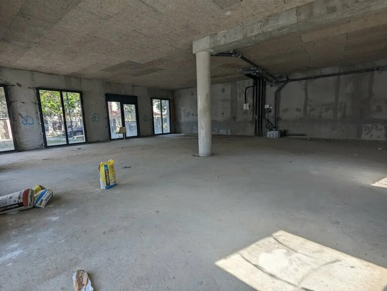 Local commercial dans Rouen à louer - Photo de l’immeuble – Image 1 sur 6