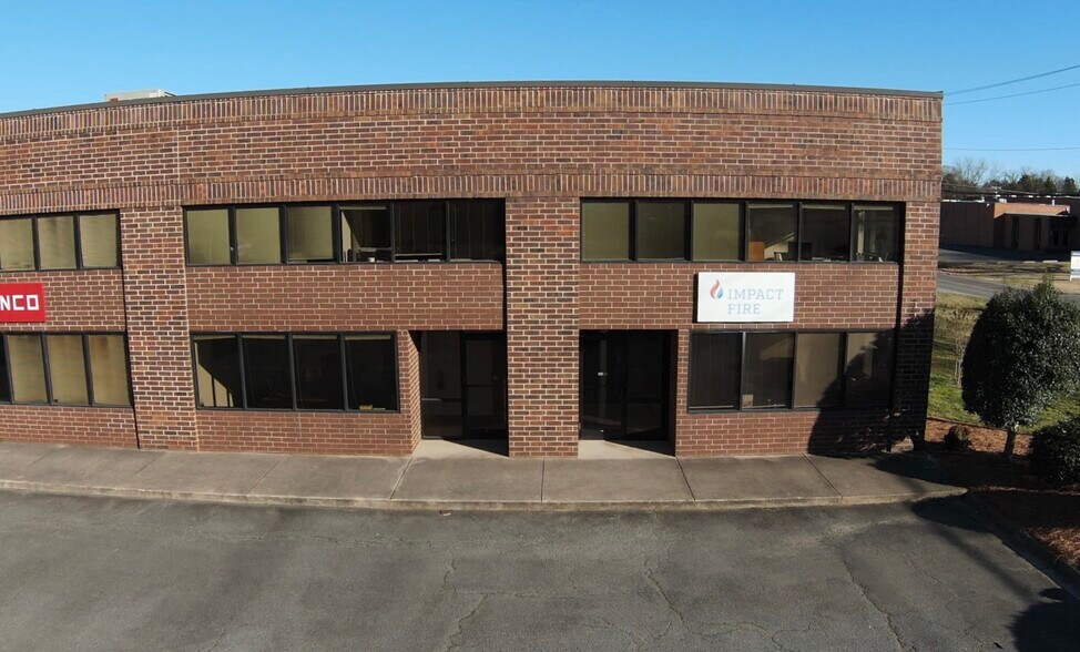 340-342 Crompton St, Charlotte, NC à louer - Photo de l’immeuble – Image 3 sur 12