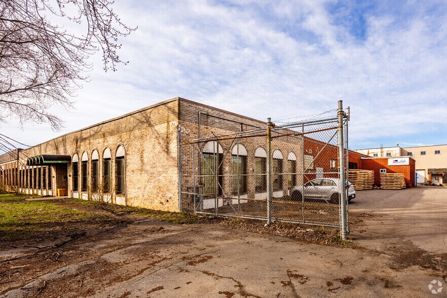 12300 Boul Albert-Hudon, Montréal, QC à louer - Photo de l’immeuble – Image 3 sur 24