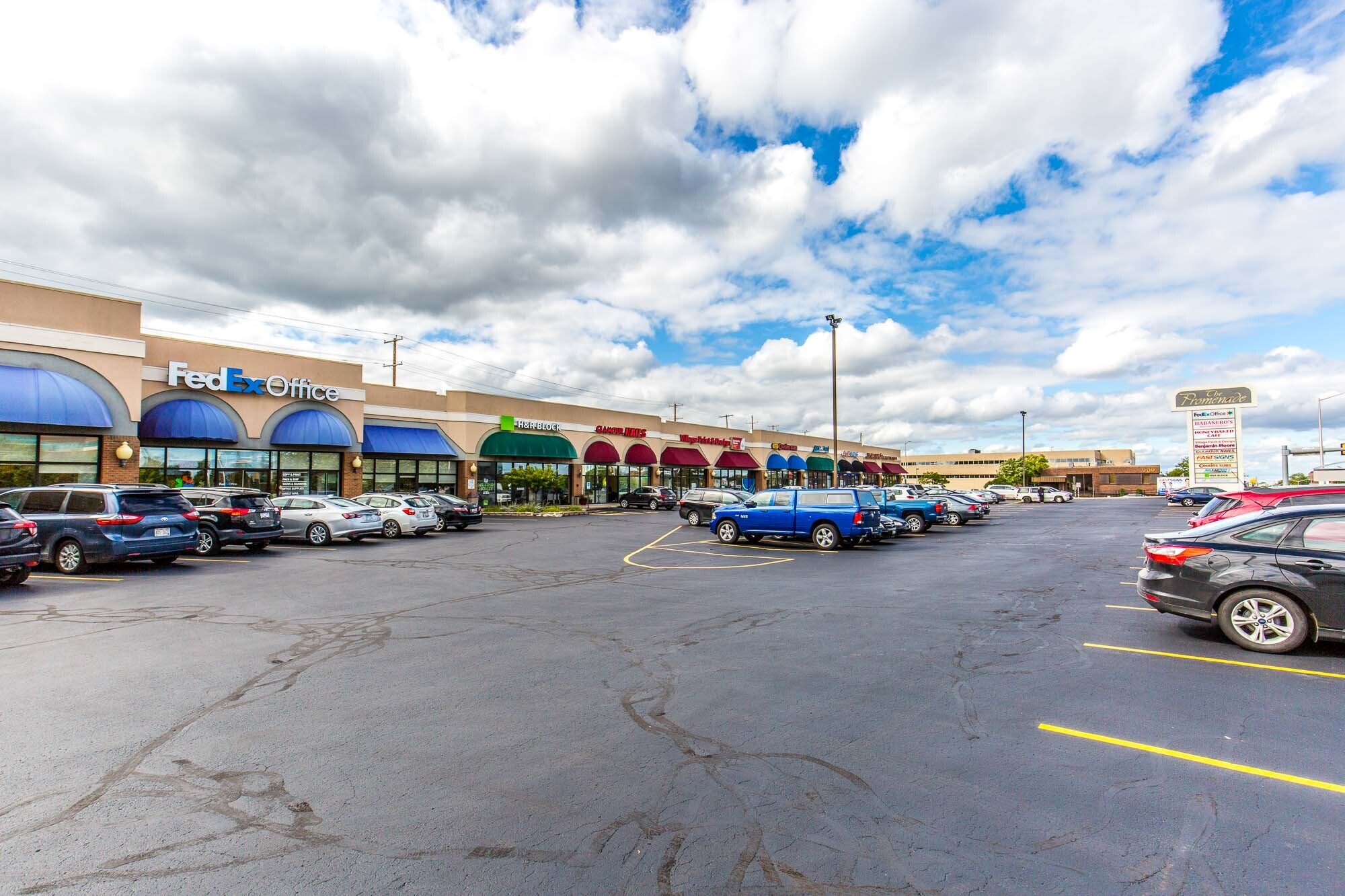 801-861 N Mayfair Rd, Wauwatosa, WI à louer Photo principale– Image 1 sur 12