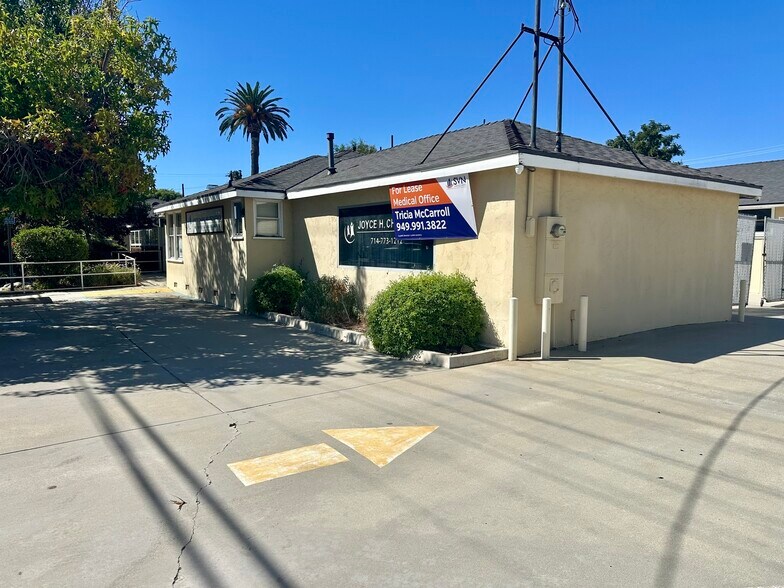 125 N Euclid Ave, Fullerton, CA à louer - Photo de l’immeuble – Image 1 sur 13