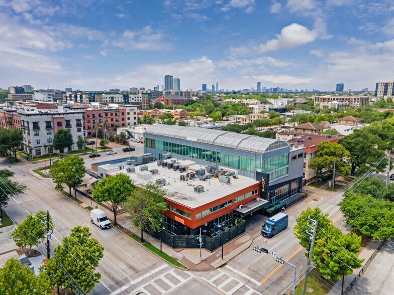 2600 Travis St, Houston, TX à louer - Photo de l’immeuble – Image 1 sur 10