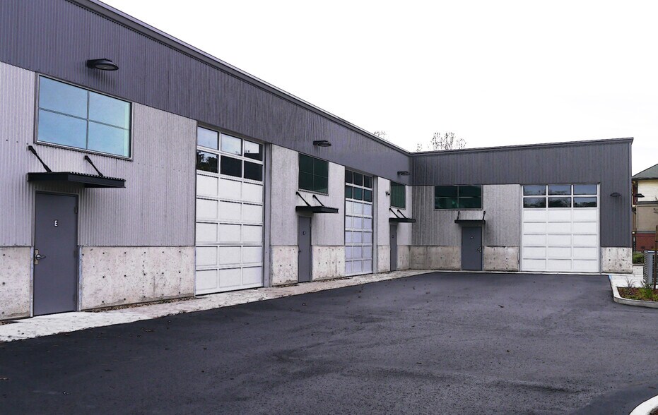 614 Cantrill Dr, Davis, CA à louer - Photo de l’immeuble – Image 3 sur 7
