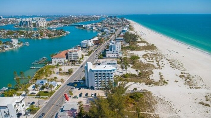 10200 Gulf Blvd, Treasure Island, FL à vendre - Photo de l’immeuble – Image 3 sur 13