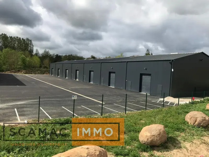 Industriel/Logistique dans Bruyères-le-Châtel à louer Photo de l’immeuble– Image 1 sur 7
