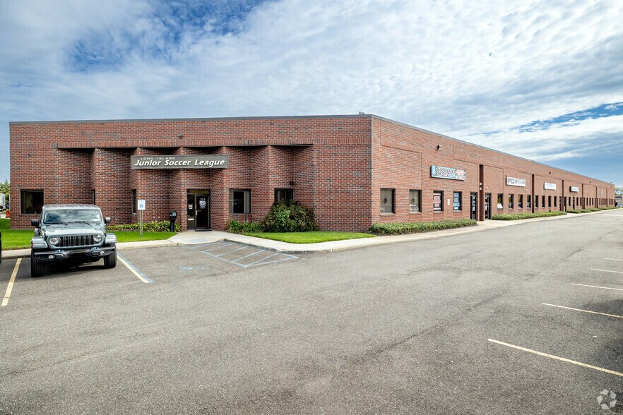 701 Koehler Ave, Ronkonkoma, NY à louer - Photo principale – Image 1 sur 5