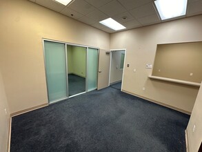 6085 W Twain Ave, Las Vegas, NV à louer Photo intérieure– Image 1 sur 16