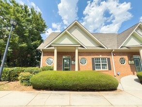 4485 Tench Rd, Suwanee, GA à louer Photo de l’immeuble– Image 2 sur 11