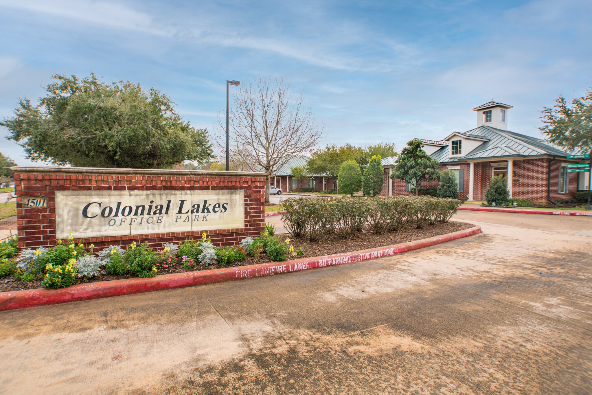 4501 Cartwright Rd, Missouri City, TX à louer Photo de l’immeuble– Image 1 sur 46