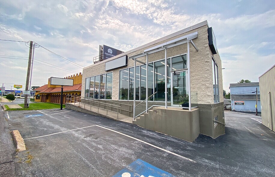 4647 Jonestown Rd, Harrisburg, PA à louer - Photo de l’immeuble – Image 3 sur 8