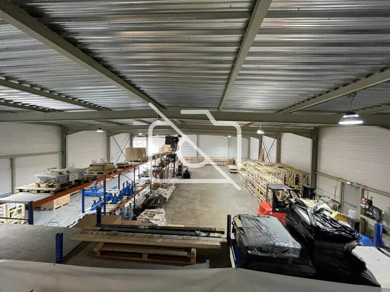 Industriel/Logistique dans Houdan à vendre - Photo de l’immeuble – Image 2 sur 12