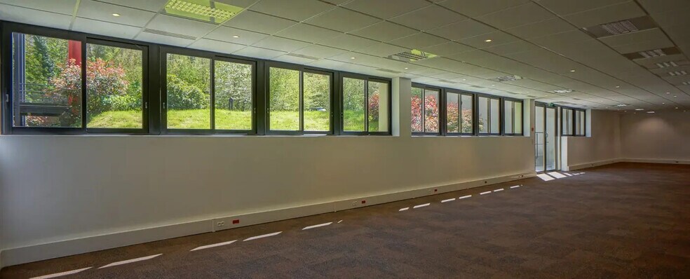 Bureau dans MAGNY-LES-HAMEAUX à louer - Photo de l’immeuble – Image 1 sur 18