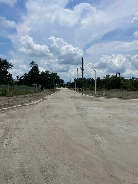 W Campus Drive, Destrehan, LA à vendre - Photo de l’immeuble – Image 3 sur 8