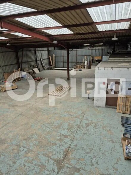 Local d’activités dans Saint-Martin-sur-le-Pré à louer - Photo de l’immeuble – Image 1 sur 4