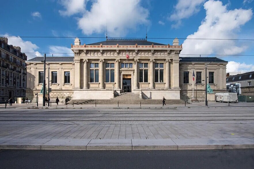 Bureau dans Le Havre à vendre - Photo de l’immeuble – Image 1 sur 5