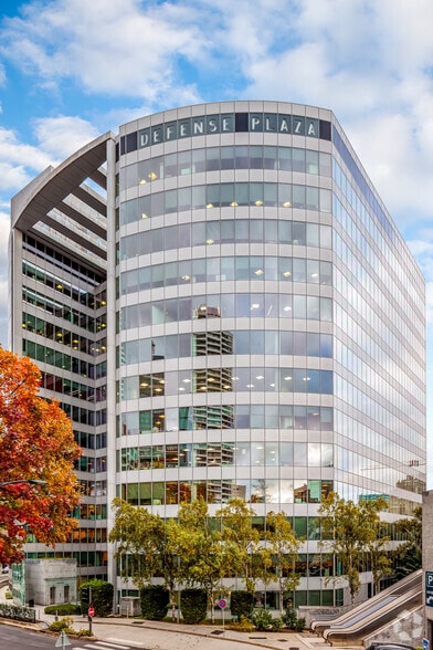 23-25 Rue Delarivière Lefoullon, Puteaux à louer - Photo de l’immeuble – Image 2 sur 5