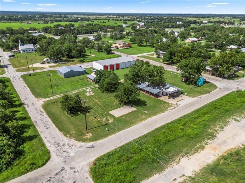 277 Old Highway 20 E, Paige, TX à vendre - Photo de l’immeuble – Image 2 sur 40