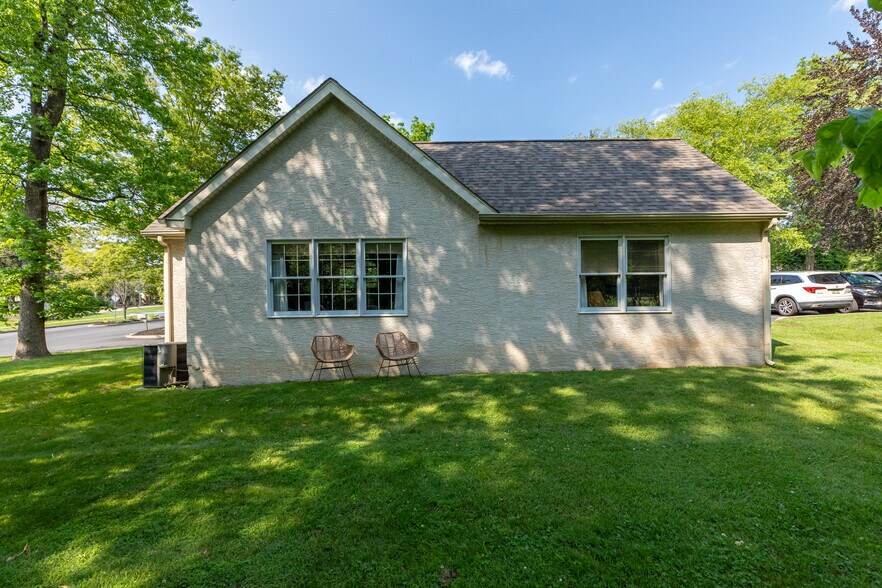 900 Lenmar Dr, Blue Bell, PA à vendre - Photo de l’immeuble – Image 3 sur 4