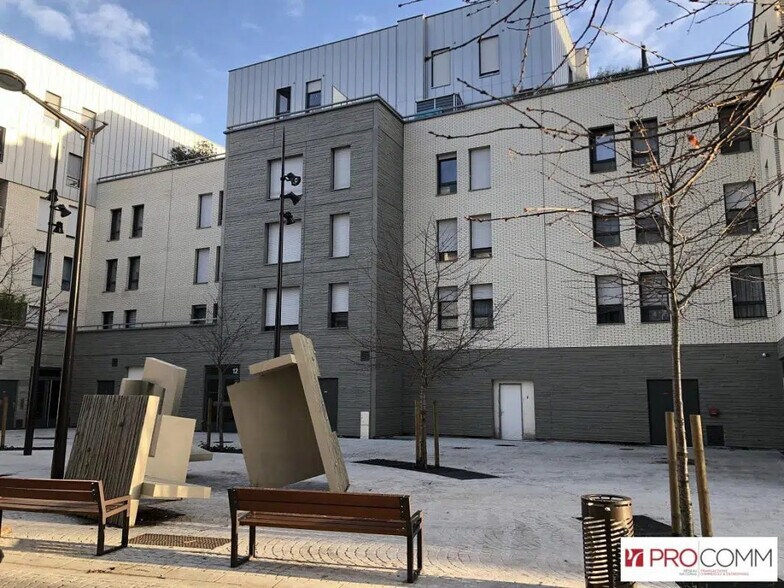 Local d’activités dans Ivry-sur-Seine à louer - Photo de l’immeuble – Image 2 sur 7