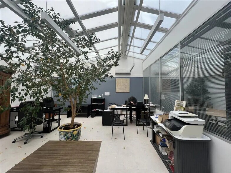 Bureau dans Paris à louer - Photo de l’immeuble – Image 1 sur 8