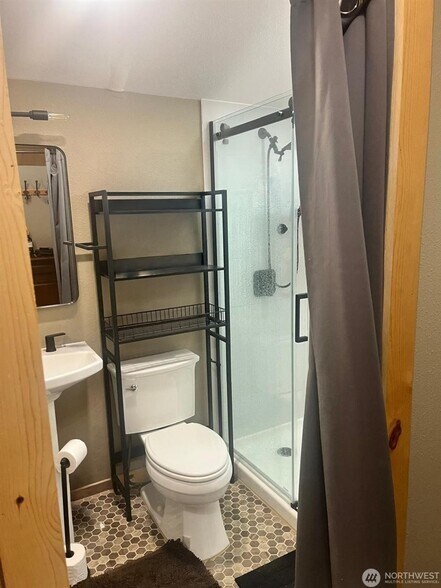 24626 NE 102nd St, Redmond, WA à vendre - Photo de l’immeuble – Image 3 sur 11