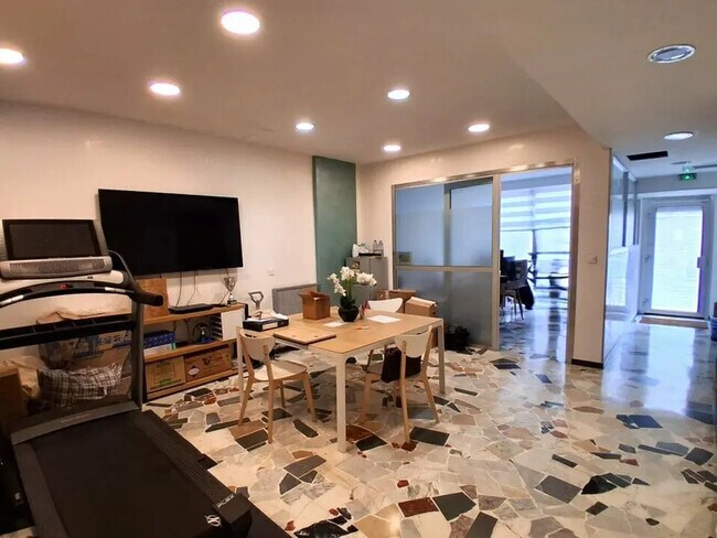 Plus de détails pour Local commercial à vendre