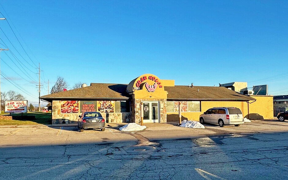 30685 W 12 Mile Rd, Farmington Hills, MI à vendre - Photo de l’immeuble – Image 2 sur 7