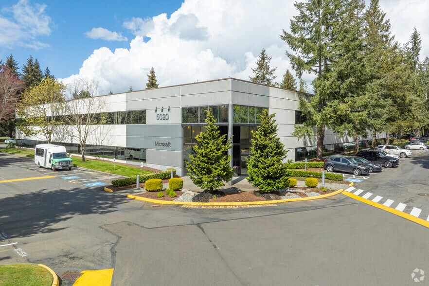 5020 148th Ave NE, Redmond, WA à louer - Photo principale – Image 1 sur 5