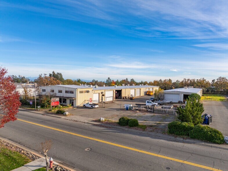 4311 Caterpillar Rd, Redding, CA à vendre - Photo de l’immeuble – Image 2 sur 21