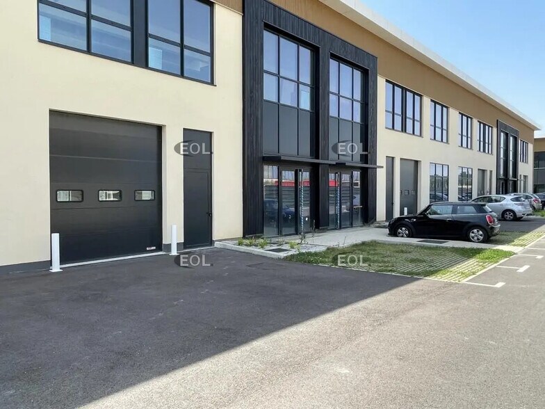 Local d’activités dans Nanterre à louer - Photo de l’immeuble – Image 1 sur 10