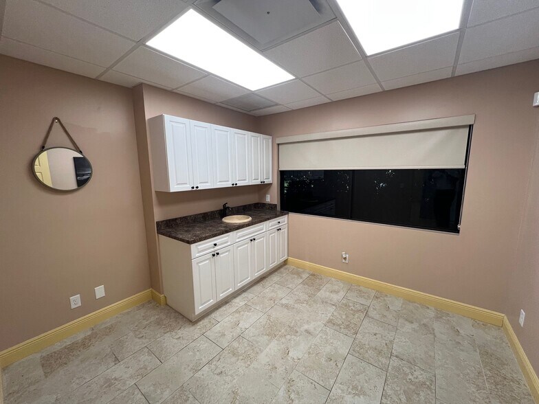 10625 N military Trl, Palm Beach Gardens, FL à vendre - Photo de l’immeuble – Image 2 sur 19