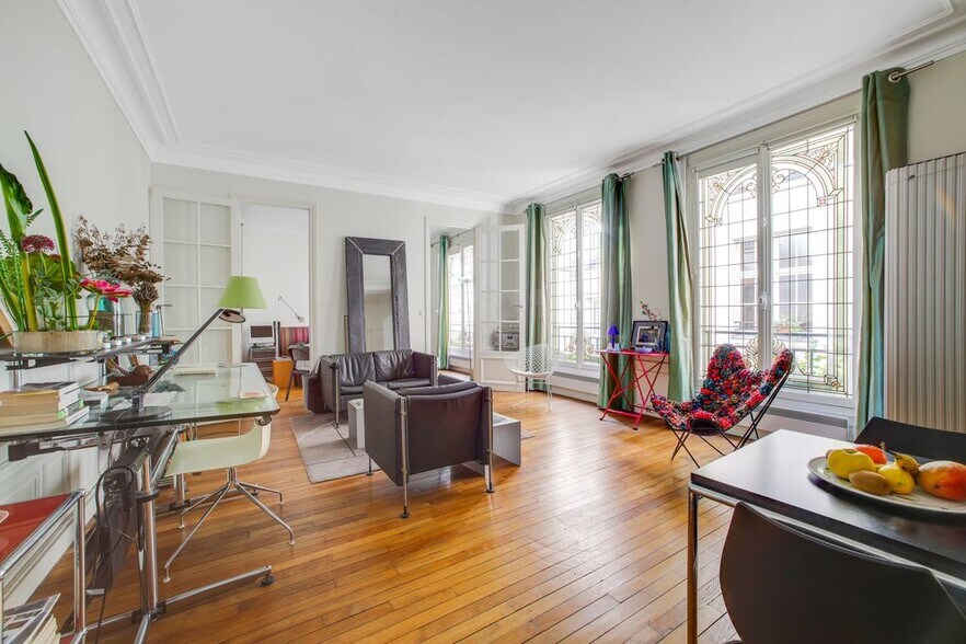 Rue Du Faubourg Saint-Martin, Paris à vendre - Photo de l’immeuble – Image 2 sur 10